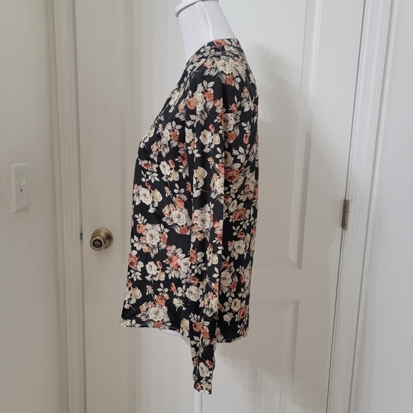 Van Heusen Size M Black with Floral Button Down Blouse, Excellent Used Condition - Picture 4 of 13